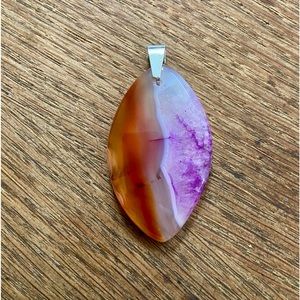 Gorgeous agate gemstone pendant NWOT